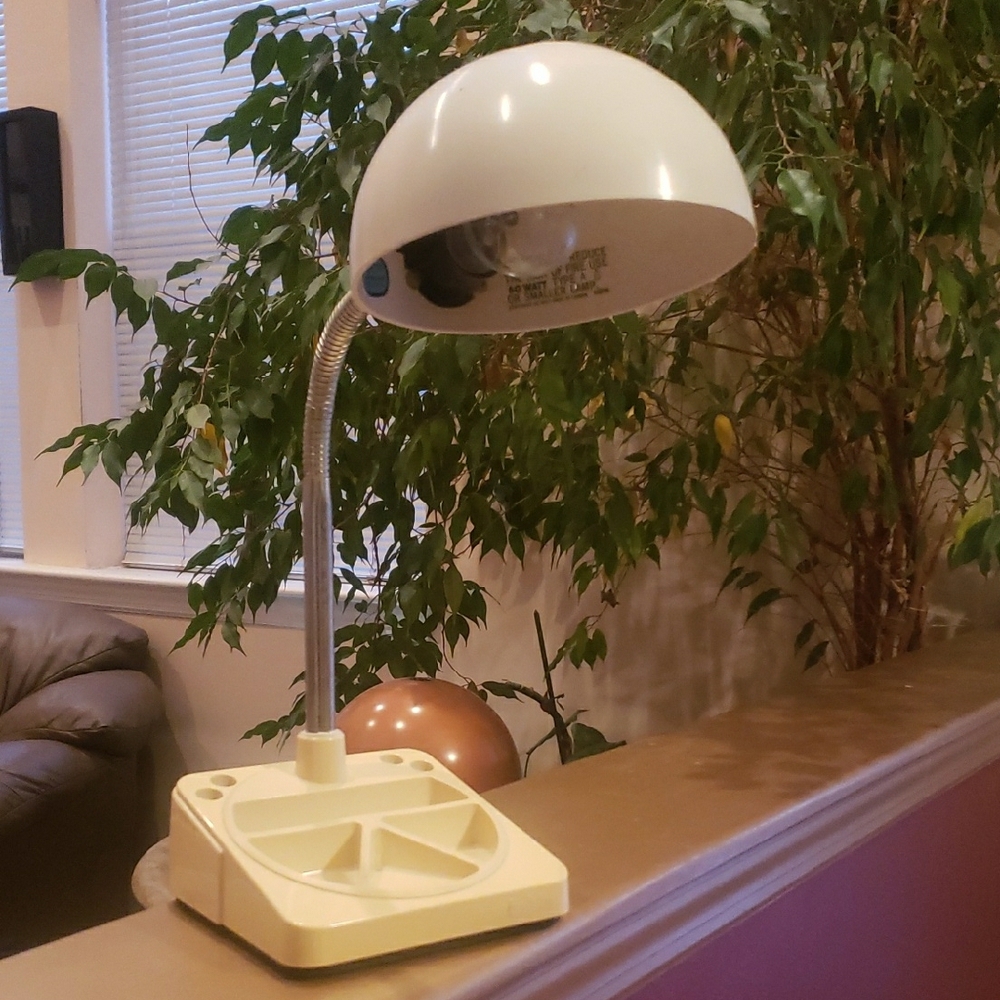 Mobilite Off-White Gooseneck Desk Lamp  ~ Preowned ~